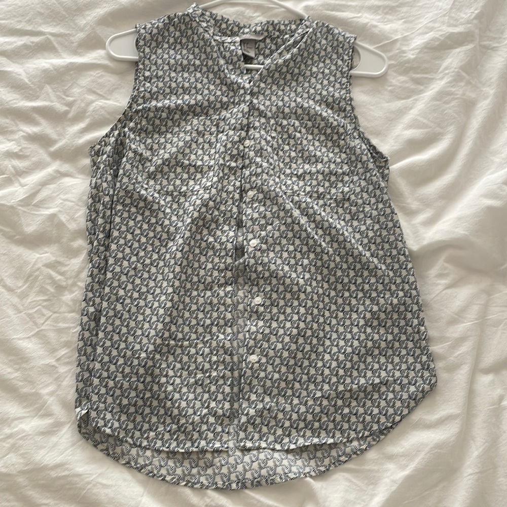 Sleeveless Business Casual Button Down Shirt, Women’s 2 from H&M